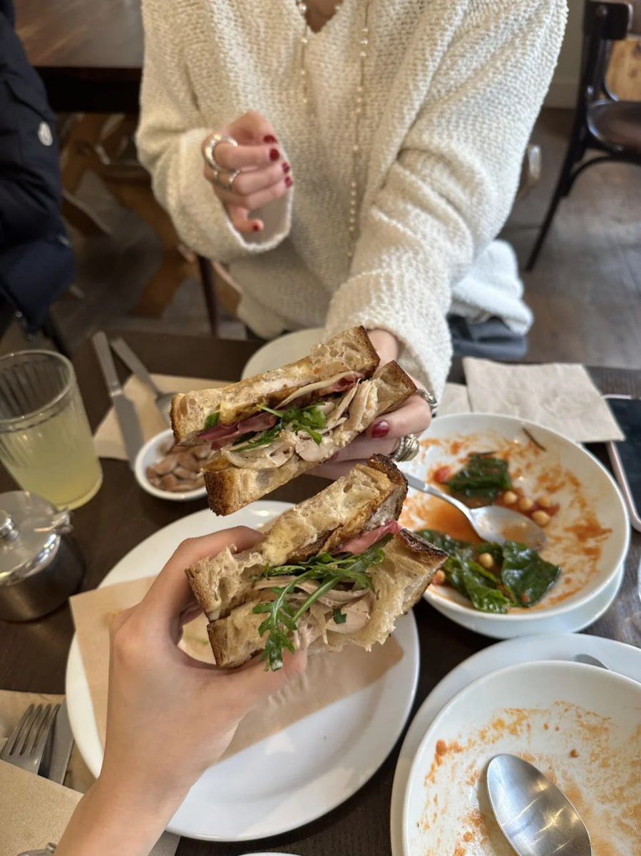 samsoerizqi's tweet photo. This morning, I had breakfast with a friend I haven't seen for a long time.Talking about university students, I remember the fun https://t.co/sTB1WPqxIX