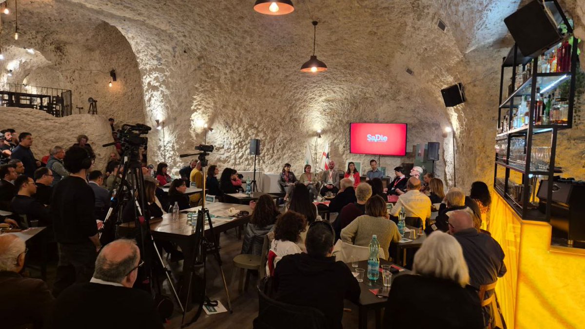 Assemblea International (@assemblea_int) on Twitter photo ⬛️⬜️<a href="/assemblea/">Assemblea Nacional Catalana</a> representative <a href="/bosch_conxita/">Conxita Bosch</a> was in #Sardinia at the weekend to take part in #SaDieDeSaSardigna events organised by <a href="/assembleasarda/">Assemblea Natzionale Sarda</a>.
She participated in an intl conference, where stateless nations representatives debated identity and self-determination. ⬛️⬜️<a href="/assemblea/">Assemblea Nacional Catalana</a> representative <a href="/bosch_conxita/">Conxita Bosch</a> was in #Sardinia at the weekend to take part in #SaDieDeSaSardigna events organised by <a href="/assembleasarda/">Assemblea Natzionale Sarda</a>.
She participated in an intl conference, where stateless nations representatives debated identity and self-determination.