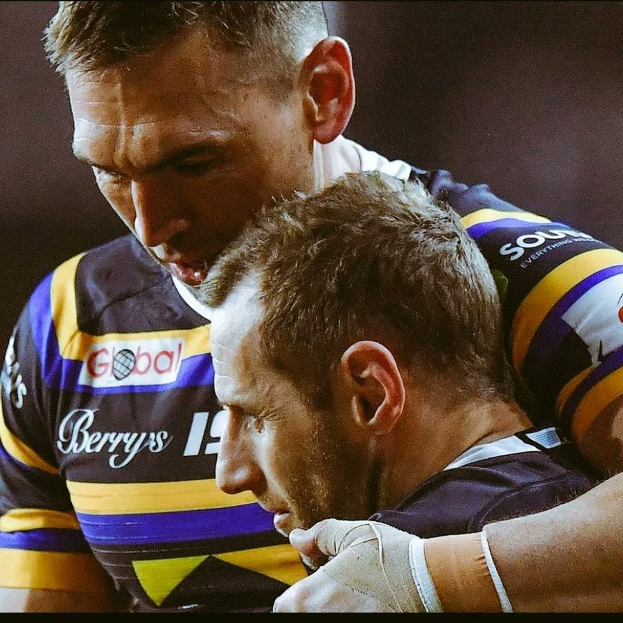 @janesappeal @IanFlattTDM 
It's that time of year again!
An amazing atmosphere in '23 The finish line on the pitch @leedsrhinos 
The 2nd Leeds @Rob7Burrow Marathon
Wingman for day with #teamflatt 
Raising awareness for #mnd & @LDShospcharity once again!
Let's go Leeds!