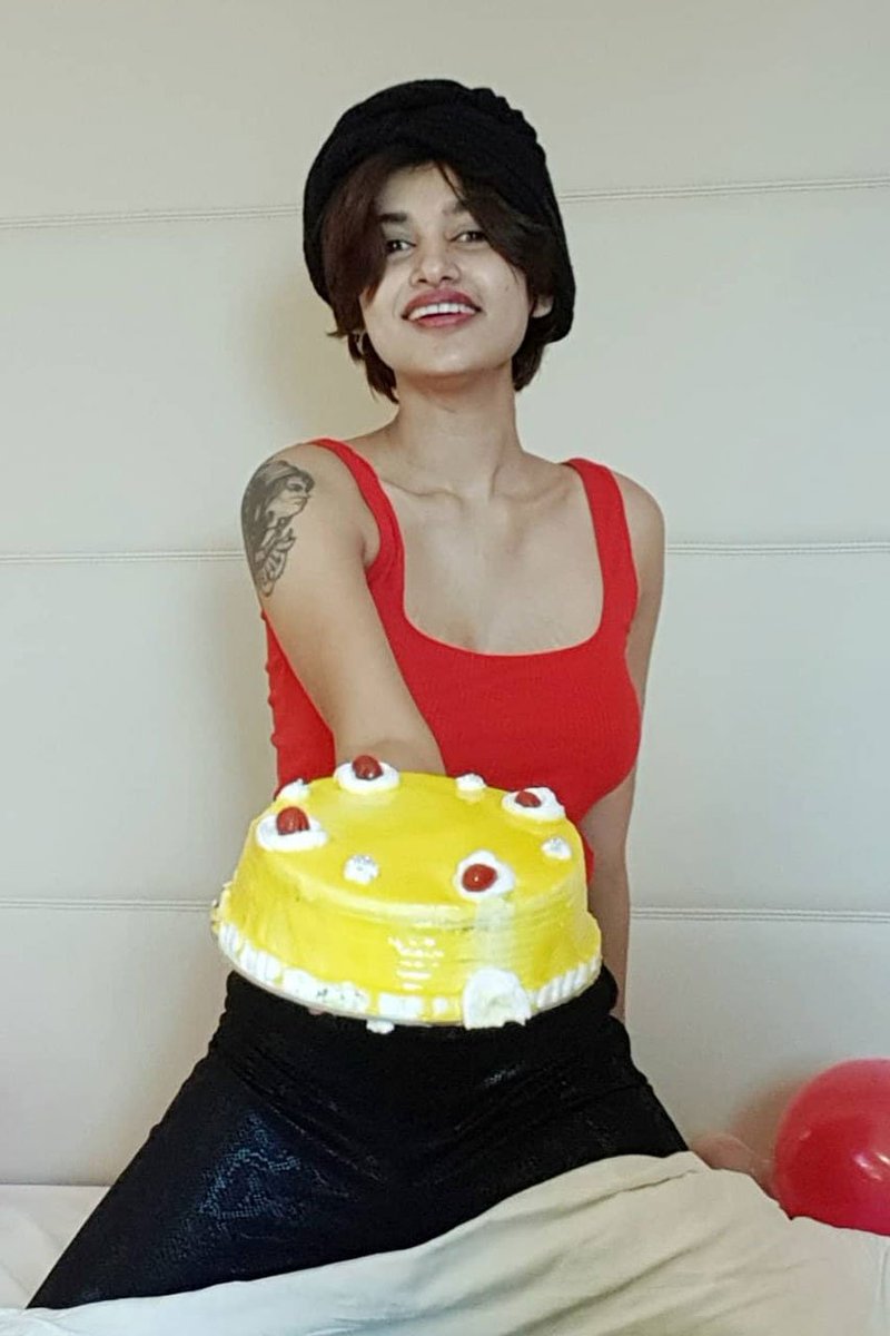 பிறந்த நாள் வாழ்த்துகள் ஓவியா ❤️

Oviya - Photo Gallery 😍

More Pics : suryanfm.in/photos/celebri…

#Oviya #HBDOviya #HappyBirthdayOviya #SuryanFM