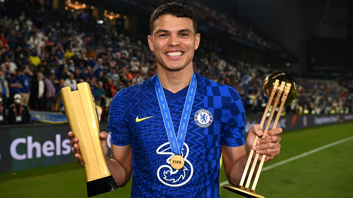 premierleague's tweet photo. Memories in Blue 💙

@tsilva3 | @ChelseaFC https://t.co/pjRFc0FfdI