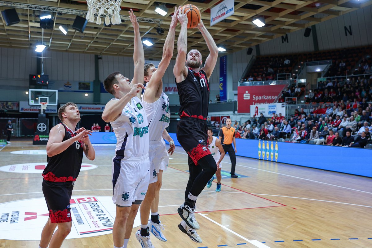 Wir haben unser Aus im Playoff-Viertelfinale ein wenig verarbeiten können und blicken im Spielbericht auf die 55:74-Niederlage am gestrigen Sonntag gegen die Berlin Braves 2000 zurück 🫤 Zum Spielbericht auf unserer HP: 🔗giants-leverkusen.de/presse-medien/…