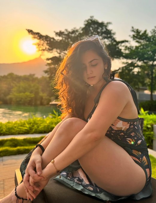 GMVDafbWwAAexb-?format=jpg&name=small