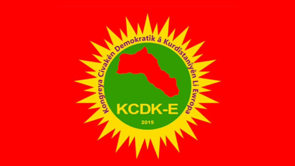 KCDK-E: “İnsanlık dışı yöntemlerle Kürdistan’da soykırım gerçekleştirmek isteyen diktatör Erdoğan ve savaşları kışkırtan kapitalist moderniteye karşı 1 Mayıs’ı halkların birleşik mücadele alanına çevirelim. 1 Mayıs Emek ve Dayanışma Günü’nde başta soykırımcı Türk devletinin…