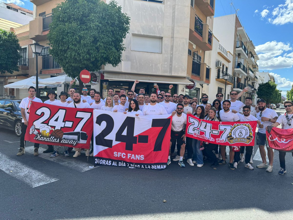 247SfcFans's tweet photo. ⚪️🔴 Dentro estuvieron los afortunados, y fuera tampoco te dejamos solo, @SevillaFC.
Porque no somos un grupo de amigos, nosotros somos mucho más. 🔴⚪️
#247Sfcfans
#DelamanodemiSevilla https://t.co/syKCH4TAhB