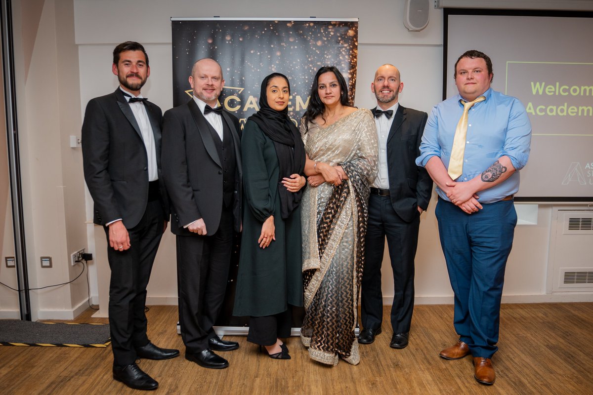 Academic Awards 2024 🌟 On April 26th, we honoured our Student Reps, Staff, and Lecturers at our annual Awards 🎉 It was a memorable evening, recognising their contributions to students’ academic experience! Congratulations to all winners and nominees!👏 bit.ly/3UE6fMk