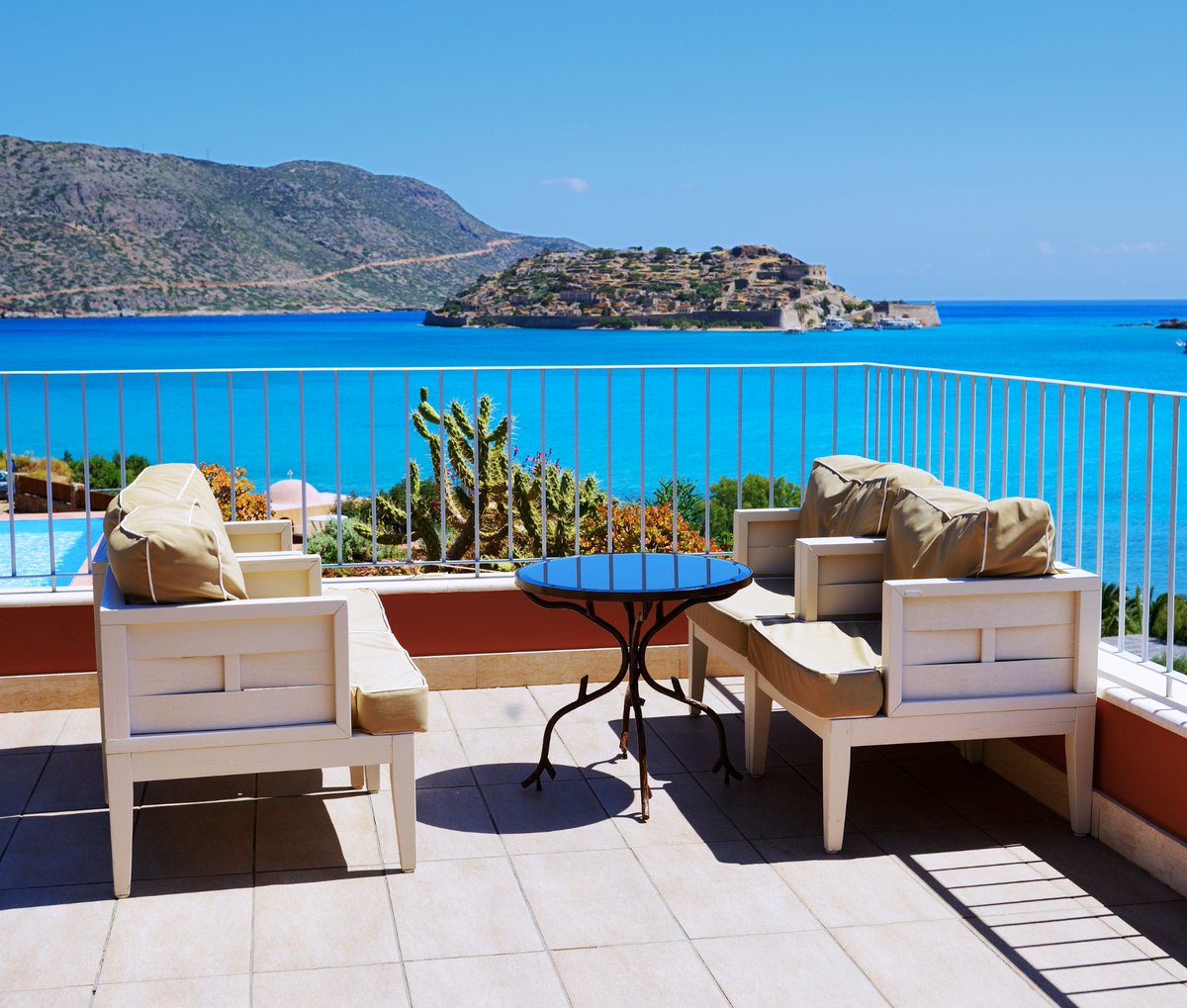 Unwind in the most relaxing spaces, while enjoying the breathtaking panoramic sea view!😍

Find the perfect accommodation for your dream vacation in Crete at 👉goforvilla.com.💙
.
.
#goforvilla #vacationincrete #summer24 #villascrete  #vacationvillas #privatepoolvilla