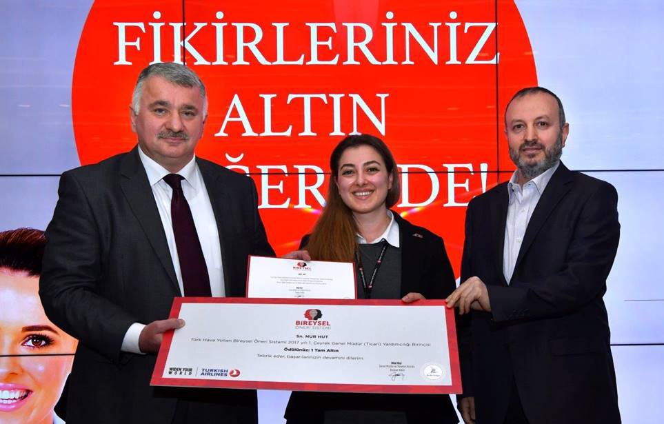 🙏🏼💜💐 Pek zarif, pek kıymetlisiniz.. Sosyalde sizinle her karşılaşmamda Atatürk’ün Sabiha ile yaktığı ışık Kaptan Elif Hanım ile bu âlemi aydınlatmaya devam ediyor diyorum. Kuveyt’e ilk kadın pilot olan Elif hanımla duygulanıyor, gururlanıyorum.. Her ne kadar kaptan olmasa da,