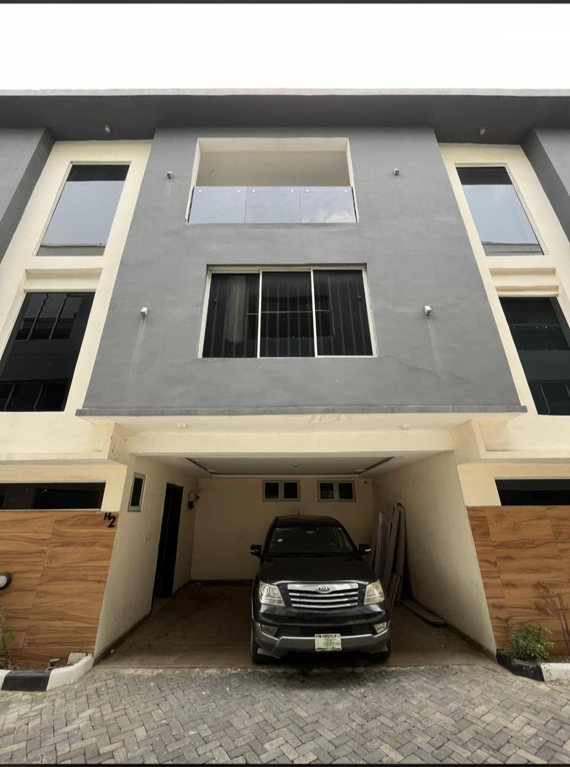 Okuneyebabs's tweet photo. FOR SALE

4 BED TERRANCE DUPLEX WITH SWIMMING POOL, 1 ROOM BQ
LOCATION:  Victoria Island 
 PRICE: N370M  
For Enquries Call::
08029895037
@MartinsonRealt2 
@haqiru 
@realtormag 
@Arrichie58 
@GodwinAkpanBas3 
@wallmeta_realty 
@MartinsonRealt2 
@REMarketingTips 
@JadibsLimited https://t.co/yy4N5NJXmC