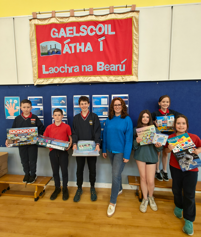 Bhí lúcháir ar Cill Dara le Gaeilge pacáiste speisialta a bhronnadh ar Ghaelscoil Átha Í an tseachtain seo caite. Bronnfaimid pacáiste ar gach Gaelscoil i gContae Chill Dara. cilldaralegaeilge.ie @followers