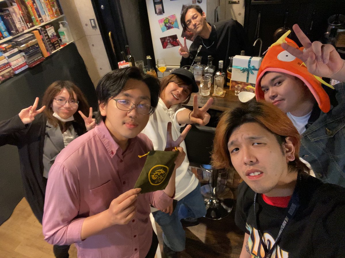 TOM__Setsu's tweet photo. 金曜日から祭りが始まって3日間、
皆様からの愛につつまれ最高の37歳誕生日を迎えられました‼️
改めてみんなマジでありがとう御座いました😭

本日はお休みを頂いておりますが、
明日からのGWも宜しくお願い致します🤲
火曜日は18:00〜👍

後祝い組もお待ちしてますね？🤨

#TOM名古屋店 #生誕祭 #37歳 https://t.co/bu29h5NZFU