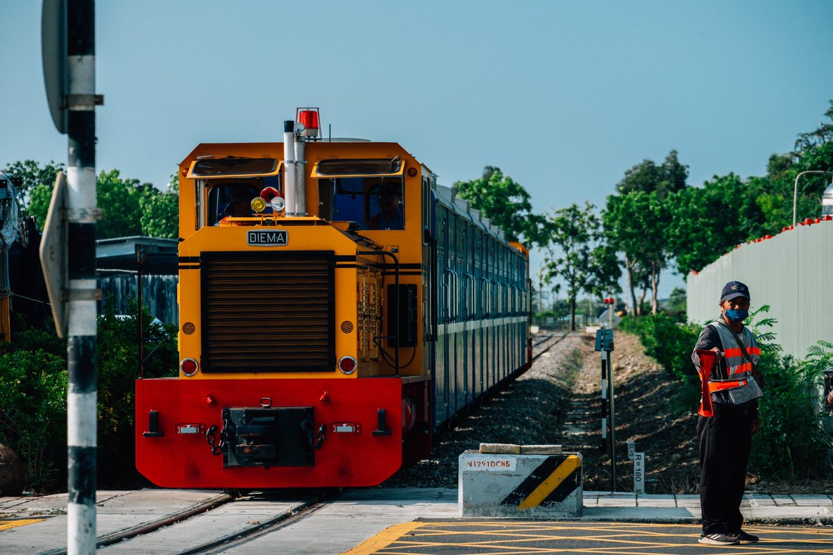 話說終於拍到糖鐵五分車🥹🥹🥹 📷 Fujifilm XH1, XF55-200