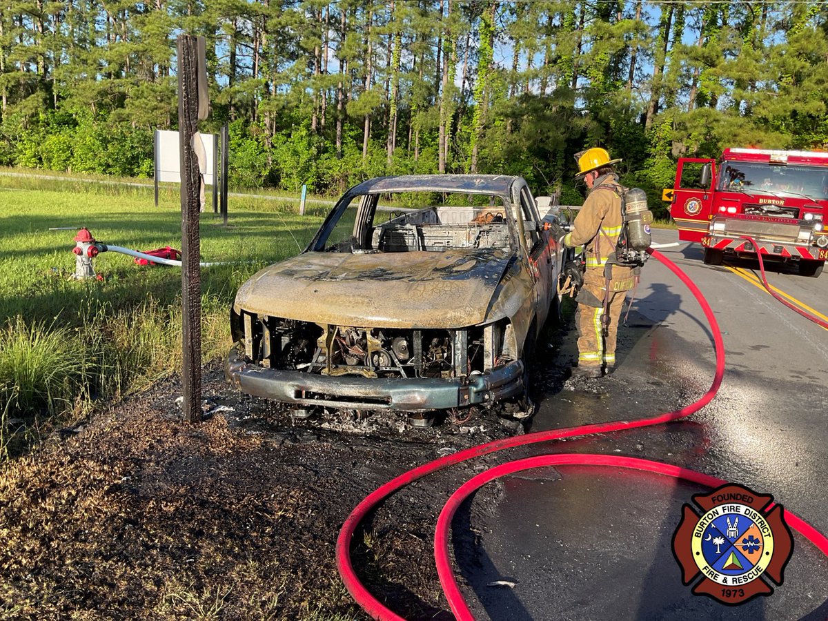 This weekend #BurtonFD responded to 34 emergencies; including (2) vehicle fires, one at a gas station, (5) vehicle collisions, (2) involved vehicles rolling over & (1) collision #BurtonFD & Beaufort/Port Royal fire crews, along with @BeaufortSC_EMS rescued trapped occupants.