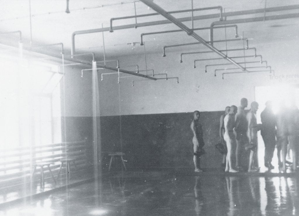 Male newly deportees or prisoners of #Auschwitz, leave the shower room of the main delousing building in Auschwitz-Birkenau (1943 or 1944). #SeeingAuschwitz