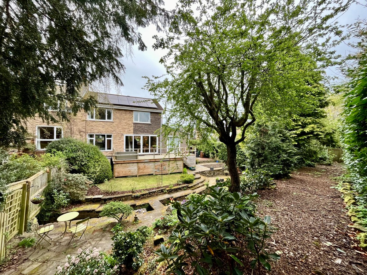 🏠New Property Listing 📍Leazes Park #Hexham Extended Semi-Detached Family Home 🛏️4 Bedrooms 🛁Bathroom & Shower Room 🛋️2 Reception Rooms 🌳Landscaped Terraced Gardens & Veranda 💷Offers in Region of £350,000 #desirablelocation #beautifullypresented #proudguildmember #theguild