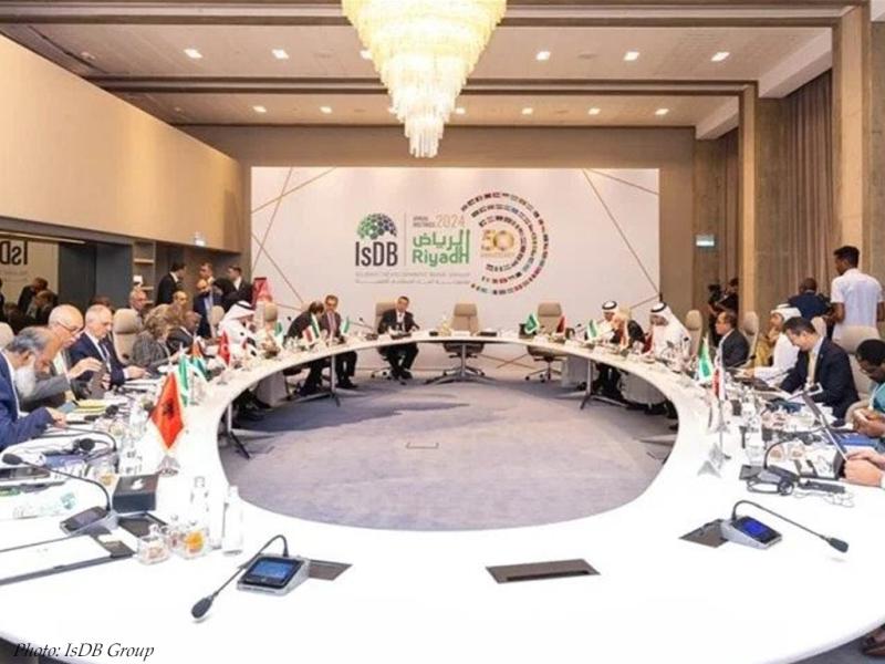 The IsDB Development Bank (IsDB) and its subsidiaries kicked off the 2024 @isdb_group Annual Meetings in Riyadh with agreements signed with member countries and strategic partners, to foster economic growth and development across vital sectors. islamicfinancenews.com/daily-cover-st…