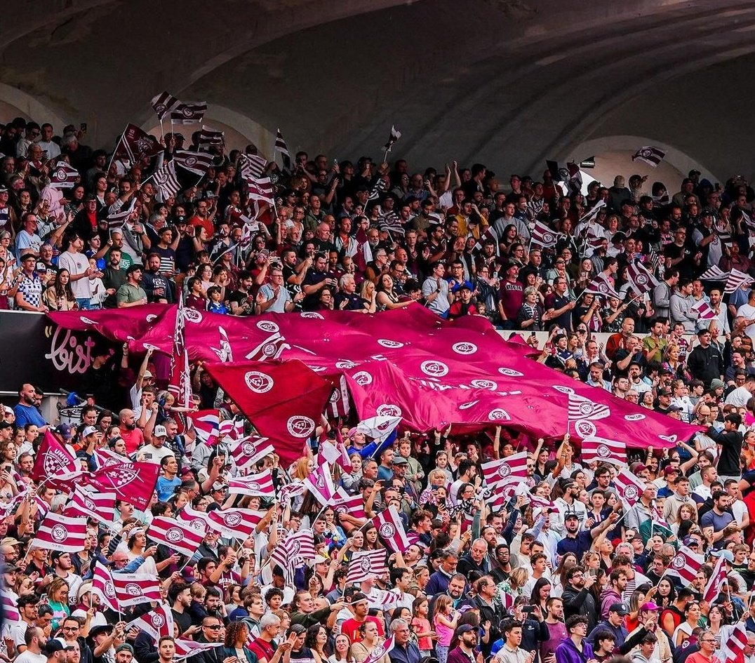 🏆 L'engouement dans les stades de #TOP14 est historique et évidemment l'@UBBrugby reste de très loin la meilleure affluence de France avec une moyenne hallucinante : 2️⃣7️⃣6️⃣5️⃣6️⃣ spectateurs 🔥🔥🔥 C'est époustouflant, un grand bravo à tous les supporters 😍 #Rugby #UBB #Bordeaux