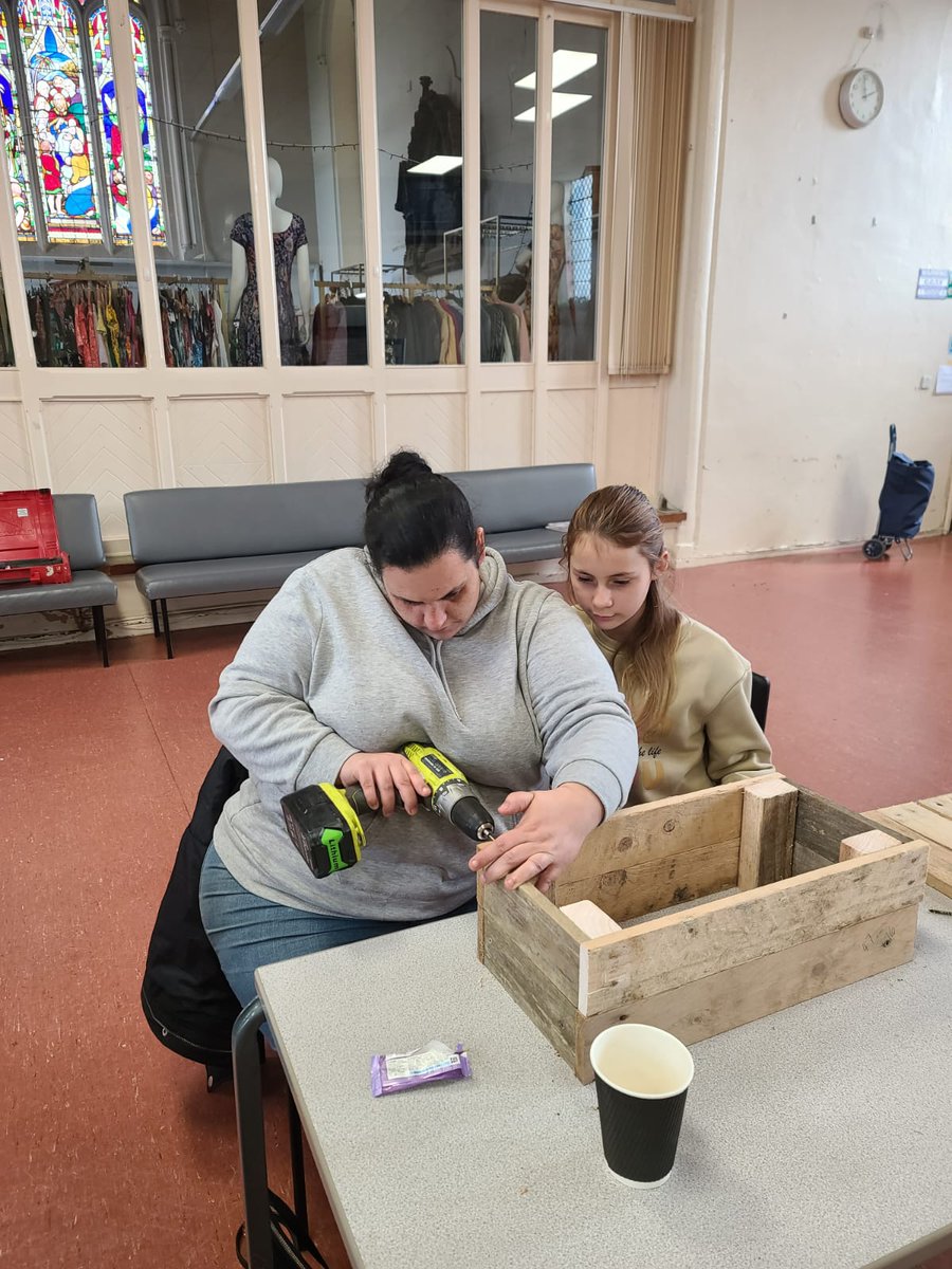 Some photos from our recent Neighborhood Matching Project with @BeingYouLeeds! We made our own planters, learned some gardening skills, woodwork and painting before heading to the garden centre to choose our own plants! Everyone got to take their planter home🪴 😊