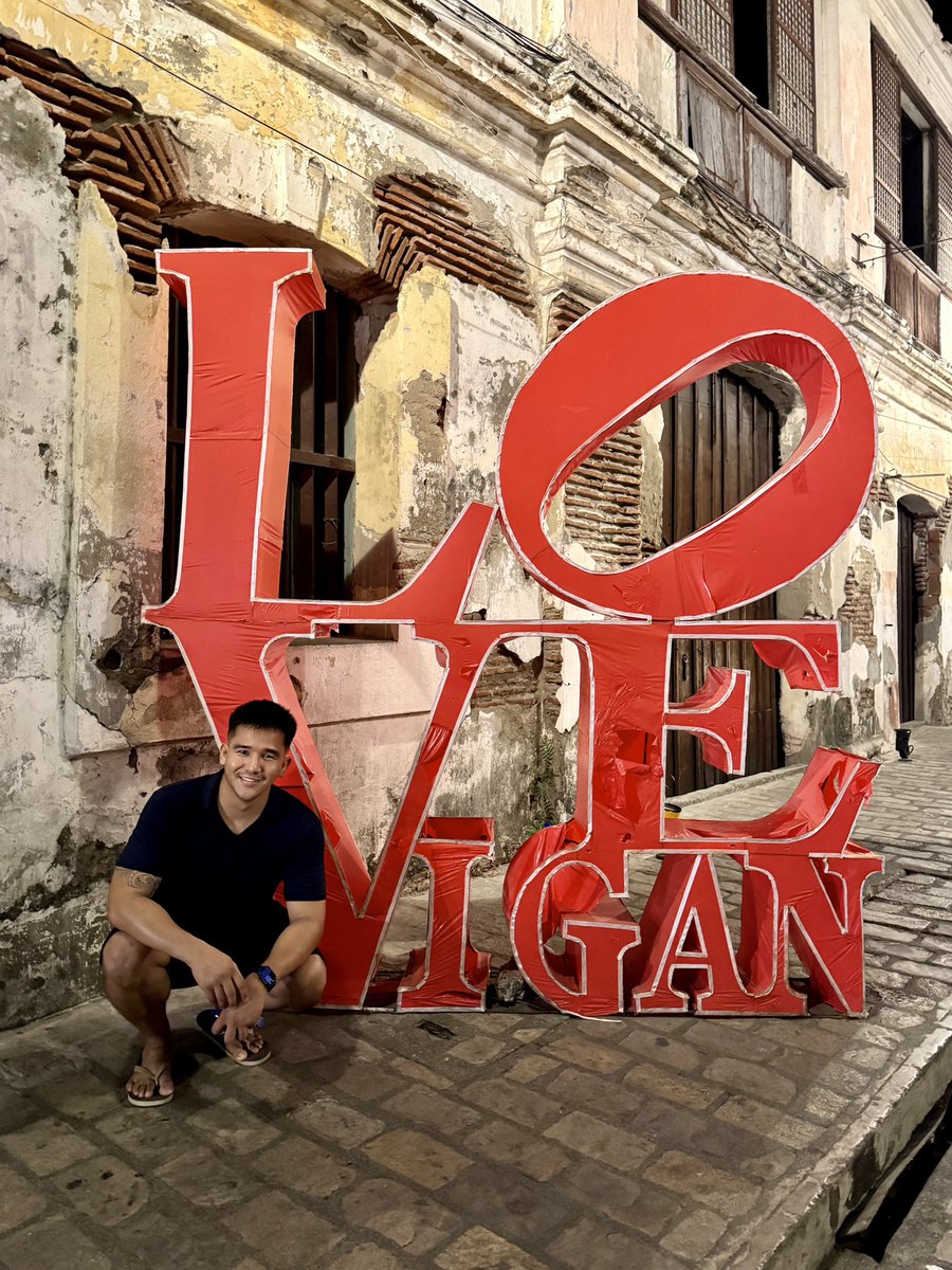 #LoveVigan

Where business permit is greatly treasured.
Very valuable asset. Ems

#Vigan 
#ViganCity 
#CalleCrisologo
#HeritageVillage