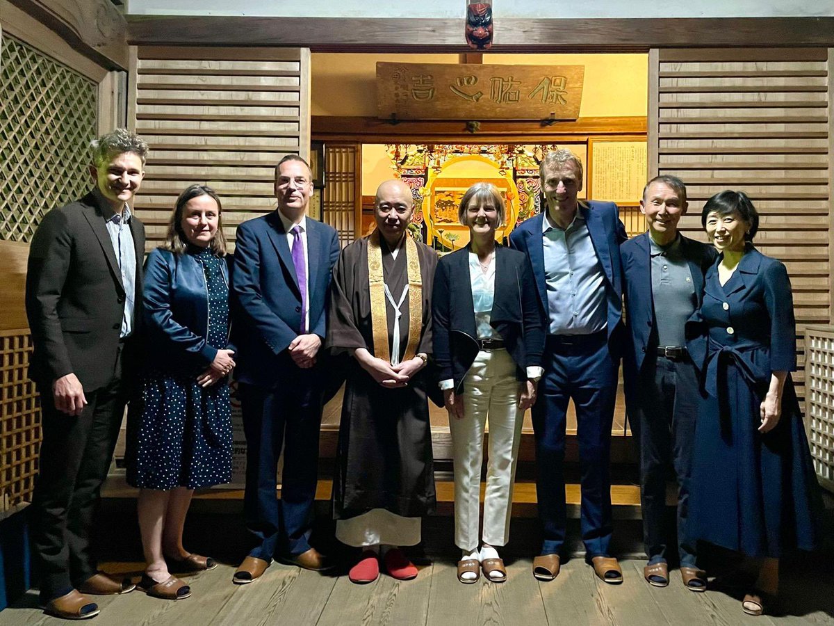 Lovely discussion this evening with the Governor of Wakayama and his wife Kaori Iida, the team from Wakayama Prefecture, UK Ambassador @JuliaLongbottom and British Council head of Japan Matt Knowles. We talked about all things Japan and UK.