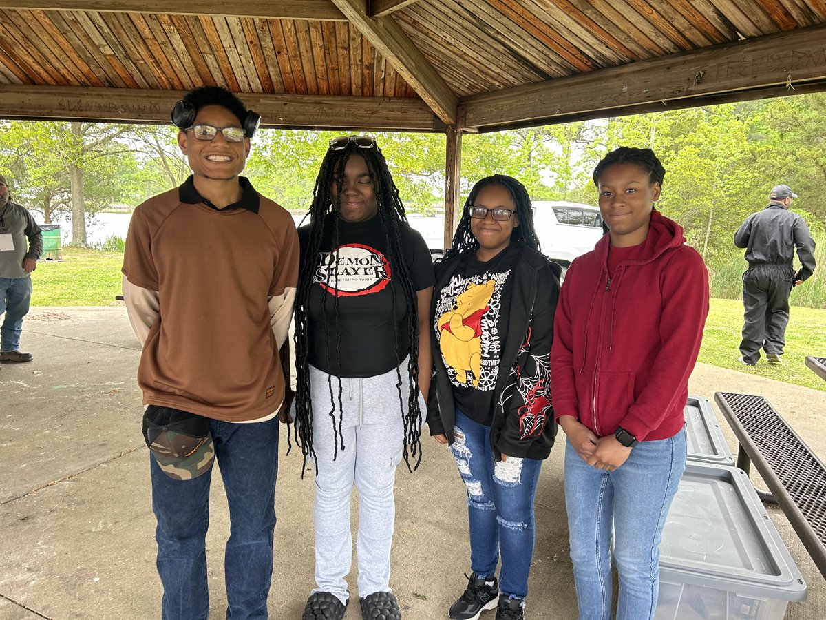 The members of the Key Club and National Honor Society volunteered for the College and Career Readiness Carnival sponsored by Community Outreach. The students ran the games tables and assisted with the setup and break down of the event. Way to go, Greyhound scholars!