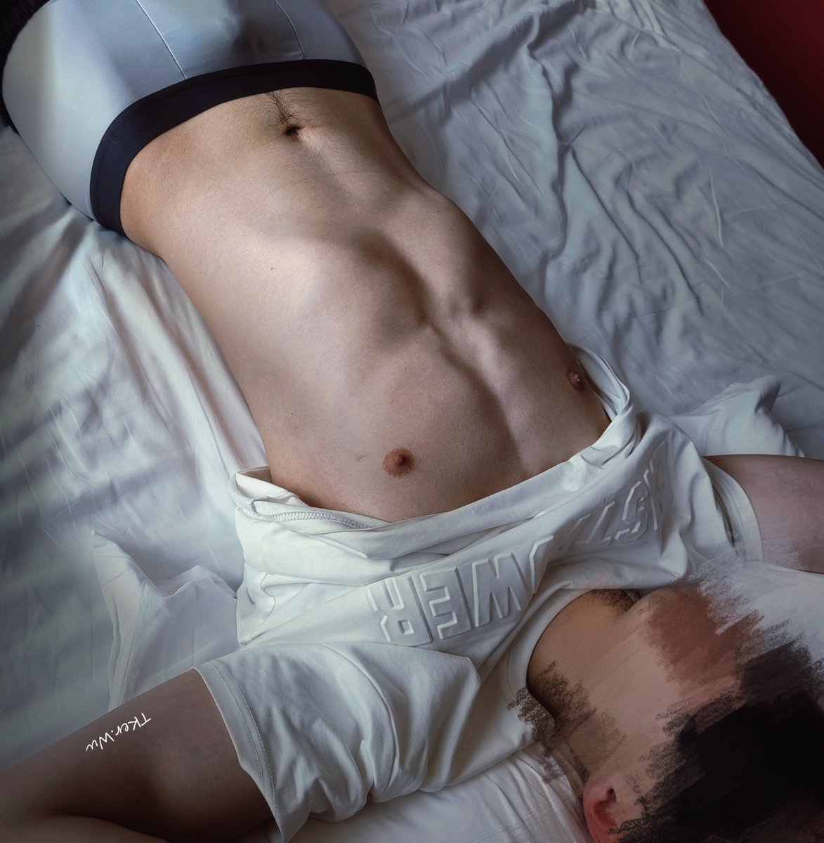 长这么高个子
是怕被发现耳朵这个弱点么
轻轻碰下就投降
还又皮又要面子～