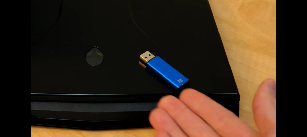 oh thats a blue pendrive in a Michael MJD video