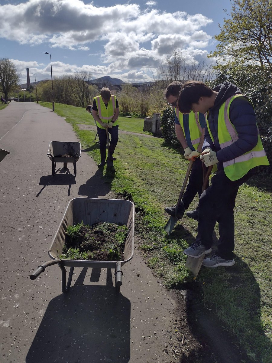 ☑️ Redbraes tunnel drain unblocked ☑️ 4 bags of litter collected ☑️ Edging setts uncovered ☑️ Graffiti removed Our Edinburgh colleagues were at St Marks park as part of our ongoing global volunteer campaign. Thanks @WOLCT for collaborating with us on the clean up!