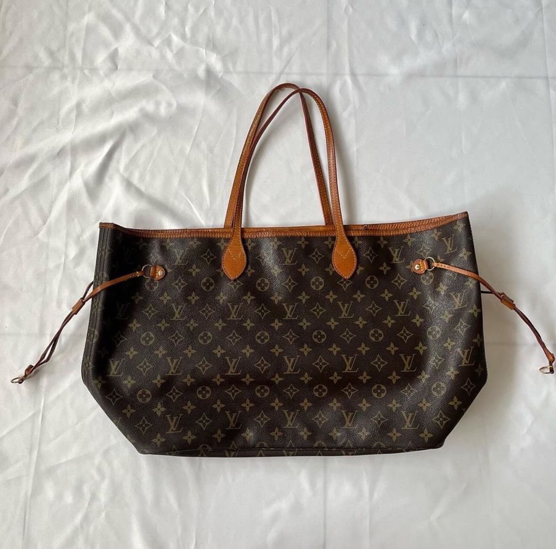 sefiiin's tweet image. GAESSS sodaraku mau jual authentic branded bag 

LV (Louis Vuitton) Neverfull tahun 2006

Tasnya masih cakep banget. Kelengkapannya BAG ONLY.

Harga: 3,9 juta NEGO TIPIS 🥺

Yuk yang mao

#prelovedbag #taspreloved #lvneverfull #lvsecondhand #secondhandbag #secondhand #tasbranded