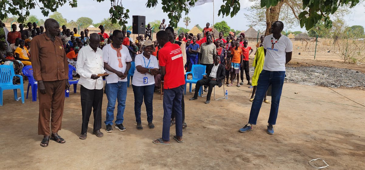 The Kong Koc consortium led by @WFP brings together political leaders & the community to promote peace in Greater Tonj. 88 youth recently graduated after completing training in tailoring, bakery, beauty/salon & masonry👏🏿 Thanks to @RSRTFSouthSudan for the support.