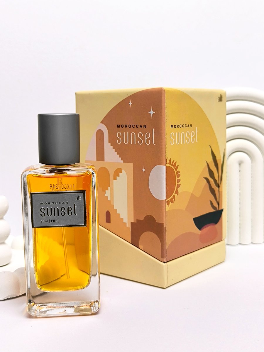 Sesuai namanya parfum ini bakal cocok banget dipake sore hari sambil liat sunset 🔅 Apalagi wanginya tuh mirip sama teh ada manis-manisnya, kebayang gak sih suasananya