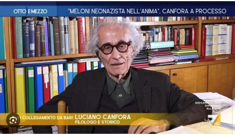 Luciano Canfora ironizza sulla querela della Presidente del Consiglio Giorgia Meloni 'tutto sommato mi è andata bene...a mio padre hanno sparato col fucile dalla federazione fascista di Bari'.