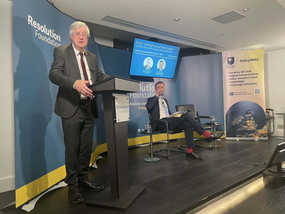 Former First Minister @MarkDrakeford tells the room about his 4 tests of economic lessons where Wales has seen progress: employment, productivity, money in household and equality. #EconomicLessons