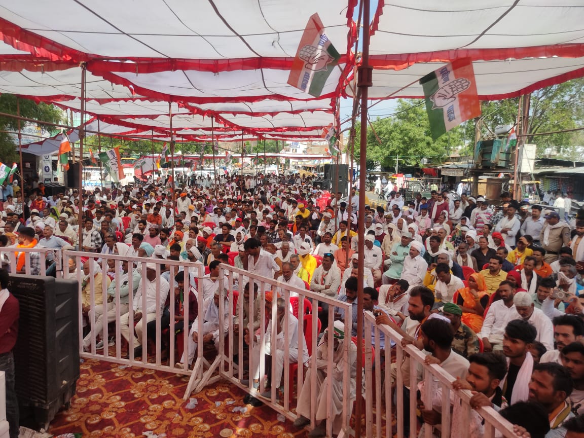 प्रदेश कांग्रेस अध्यक्ष श्री जीतू पटवारी जी एवं राज्यसभा सदस्य श्री अशोक सिंह जी ग्वालियर लोकसभा क्षेत्र से कांग्रेस प्रत्याशी प्रवीण पाठक जी के समर्थन में भितरवार में आयोजित जनसभा में शामिल।