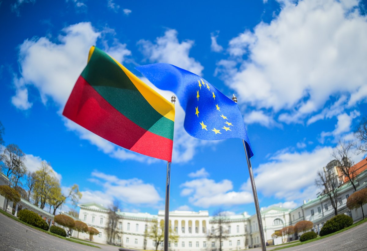 This week #Lithuania will mark 20 years as member of the European Union. Lithuanian 🇪🇺 membership is a success story. Our economy has skyrocketed. We are safer & more prosperous than ever. We are proud Europeans! #Ukraine & #Moldova deserve this chance too.