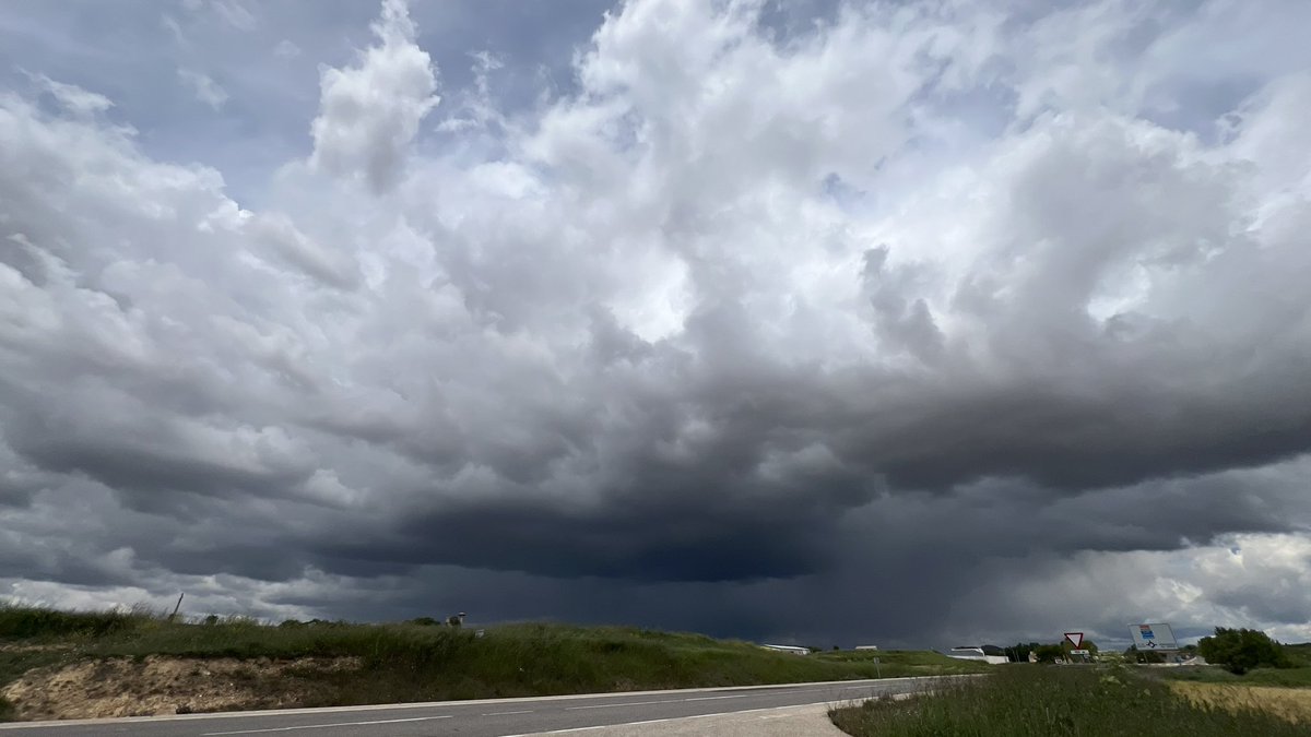 Mediodía llegan las primeras tormentas en #CarrascosaDelCampo #CastillaLaMancha #ColaboradoresDelTiempo 29/4/24 @ElTiempoCMM @ElTiempo_tve @ElTiempoA3 @TiempoEnEspana @lasextameteo @AEMET_CLaMancha @tiempobrasero @Tiempo_Mercedes