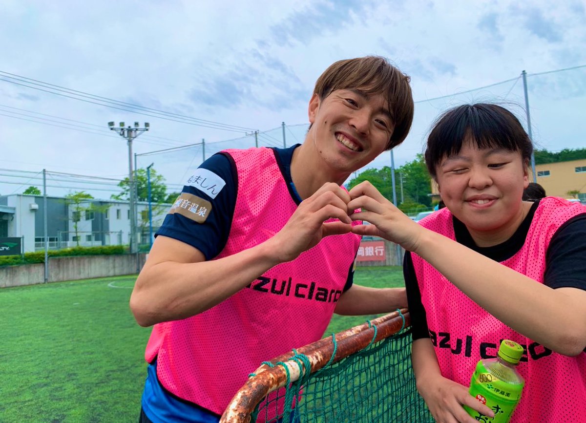 PPCorporation2's tweet photo. 濱託巳選手のサッカー教室参加⚽️子どもは勿論喜んでましたが、ご家庭の方からも「貴重な経験ありがとうございます😊」とお言葉頂きました。選手の皆様の優しさたっぷり受けました〜⚽️
FC大阪戦お疲れ様でした！
#齋藤学 
#川又賢吾
@th3558 https://t.co/laDUYFRUk6