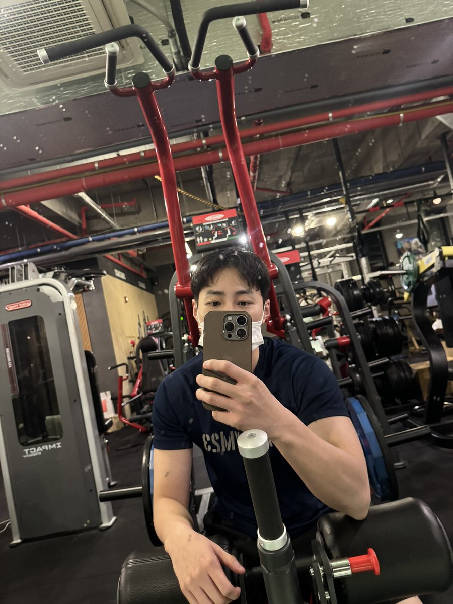gooreumseng's tweet image. 하늘이들 잘지내죠?!ㅎㅎ 뭐 하고 있는지 궁금하실 텐데 전역하고 좀 쉬면서 정리할 것들 정리하고 또 궁금해하실 것들 준비 중이에요 지금은 운동을 하고 있답니다❤❤❤ 보고 싶어요 ㅎ 빨리 만나요 우리
#하늘 #하성운 #운동 #전역 #화이팅 #시작