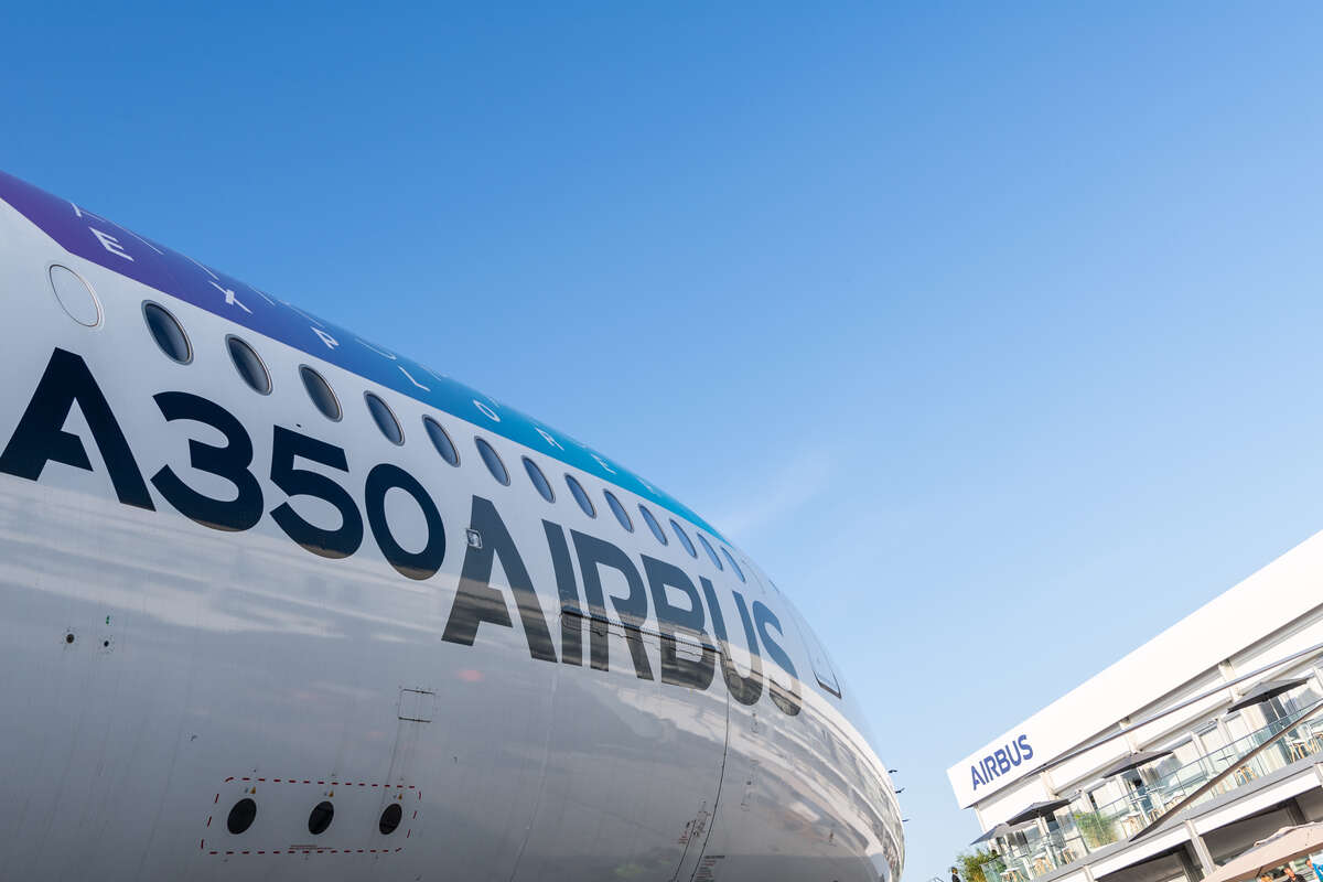 ✈️ La aerolínea india @IndiGo6E realiza un nuevo pedido a @Airbus 👉 Encarga al fabricante europeo 30 unidades del modelo A350-900, con la posibilidad de añadir otros 70 en el futuro spain-india.org/es/noticia/la_…