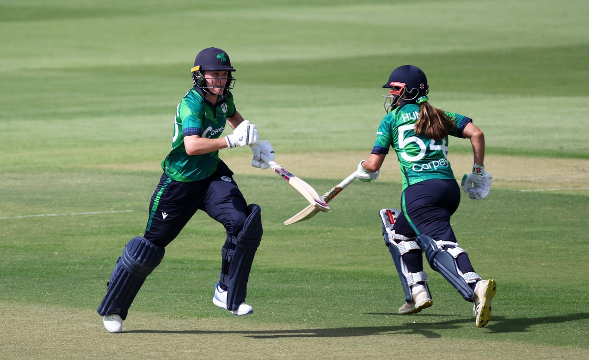 HUNDRED UP! 💯 A third brilliant century stand between this pair, with Gaby (64*) moving to a 12th half century and Amy (51*) joining her with a third of the 18-year-old's career soon after. ▪️ Ireland 118-0 (13) SCORECARD: bit.ly/3Ul57vL WATCH:…