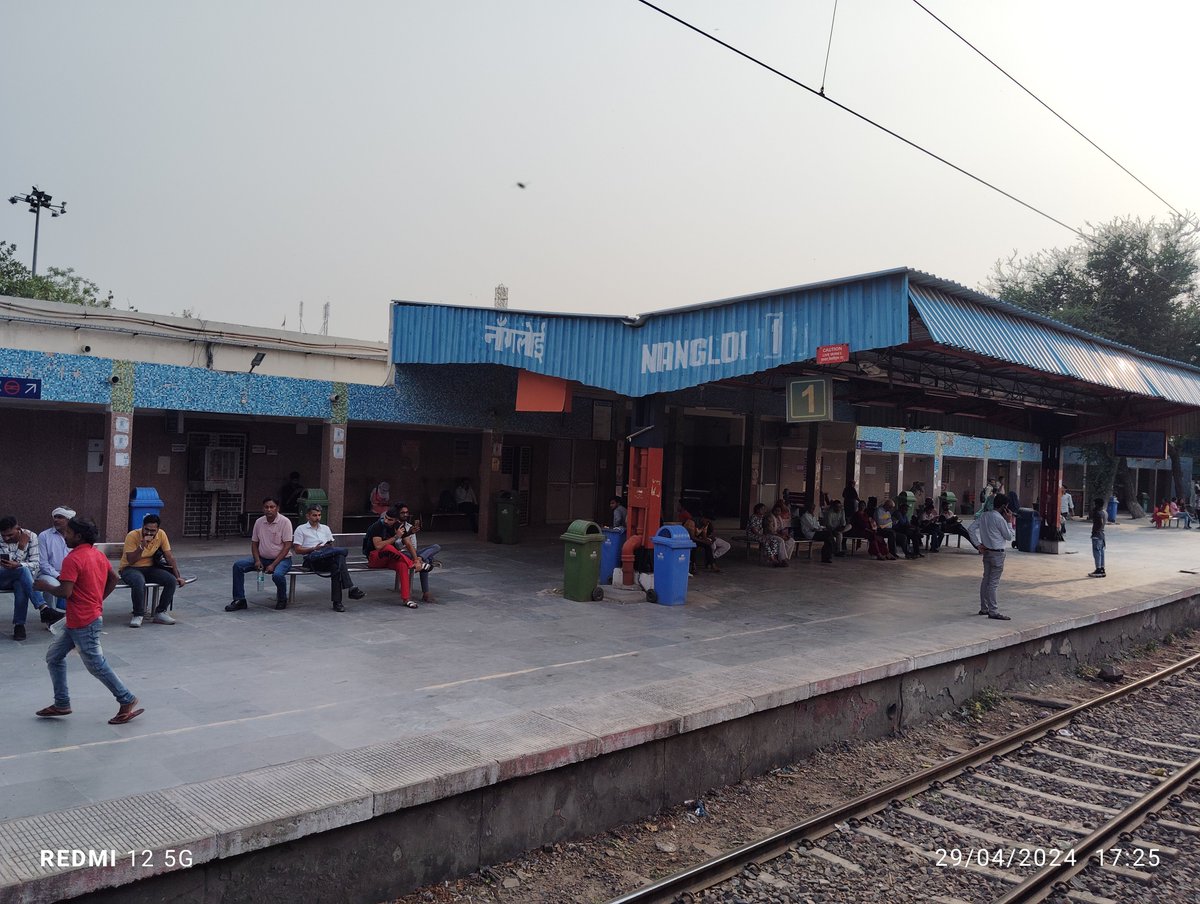 12413 pooja express train is 40 hours late 

2:30pm At Delhi Cantt
5:23 pm at Nangloi 

This is condition of superfast train

Is Public time is joke for you Indian Railways
<a href="/RailMinIndia/">Ministry of Railways</a> 
<a href="/RailwaySeva/">RailwaySeva</a> 
<a href="/RailwayNorthern/">Northern Railway</a> 
<a href="/drm_dli/">DLI Division NR</a> 
<a href="/drm_umb/">UMB Division NR</a> 
Condition of toilet 🚽
<a href="/AshwiniVaishnaw/">Ashwini Vaishnaw</a>