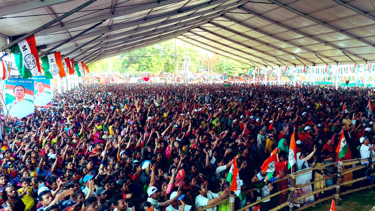 A sight to behold! The venue was flooded with people, packed to the brim – a sea of human faces stretching as far as the eye could see. The extraordinary turnout at Shri @abhishekaitc's janasabha in Uluberia in support of our MP candidate Smt. Sajda Ahmed left no room for…