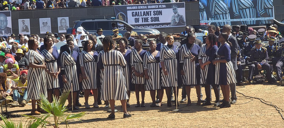 HIS EXCELLENCY PRESIDENT OF ZIMBABWE CDE D.R E.D MNANGAGWA OFFICIATES AT THE BURIAL OF CDE NYASHA NASH DZIMIRI, CDE GRACE TSITSI JADAGU AND BRIGADIER GENERAL SHADRECK VEZHA

@ The National Heroes Acre

_____________________________
#ZIM1
#NyikaInovakwaNeVeneVayo