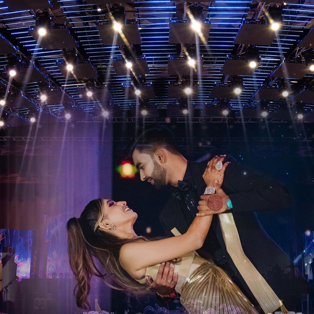 Somi & Aayod’s grand sangeet- A Symphony of Lovers
#KkingsEvents #LuxuryWeddingPlanners #Wedding #WeddingPlanners #PlanningAWedding #MumbaiWedding #IndianWedding #WeddingInspiration #DestinationWedding #Bookmark #WeddingPlanning #Sangeet #DecorInspo #CoupleGoals