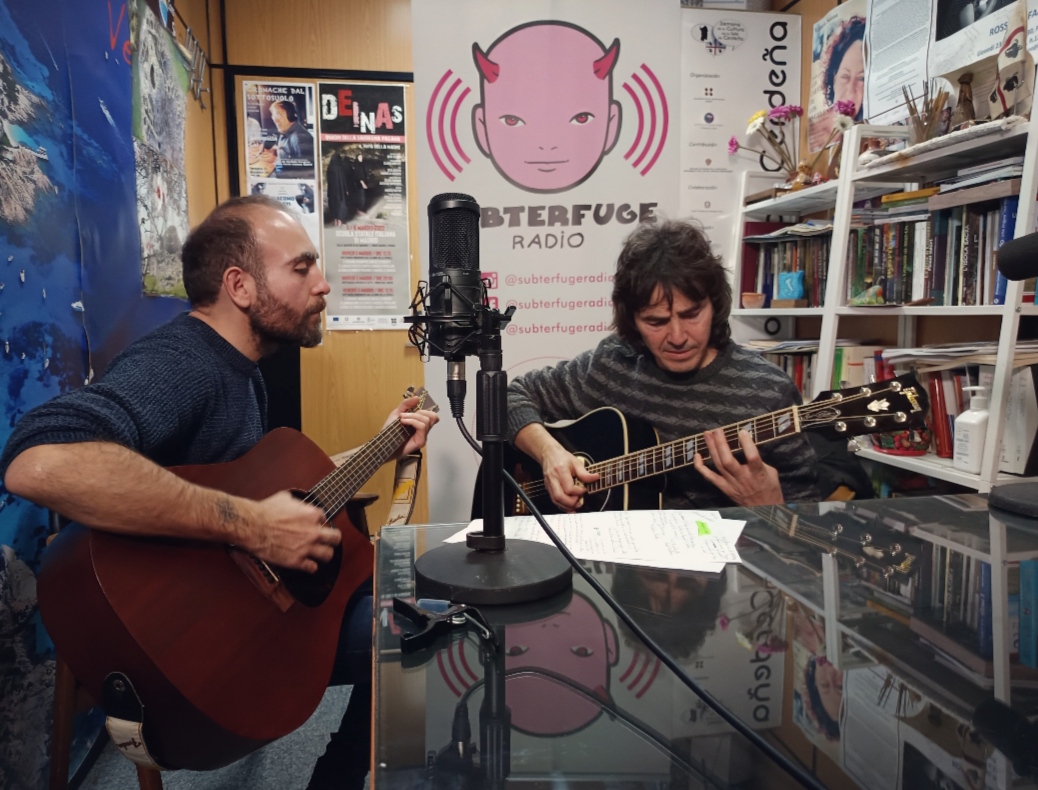 🙈 En esta nueva entrega de #SalvadxsPorLasCanciones, Jorge Navarro recibe a @RubenPozoPrats  🎙 Hablaremos de Los Ronaldos, Los Rodríguez, Rosendo, de tocar el fondo y la gloria, de esa 'alegría del naufragio' de Alejandra Pizarnik. 🎧 ¡Ya disponible en todas las plataformas!