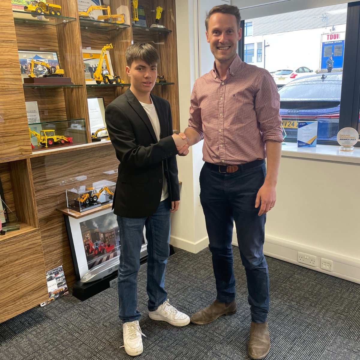 Work Experience with Flannery!👨‍🎓📝 Last week, we had the pleasure of welcoming Sam for a couple of days of invaluable work experience here at our Wembley HQ. We're passionate about nurturing talent and promoting our industry to the younger generation. #FlanneryPlantHire #UK