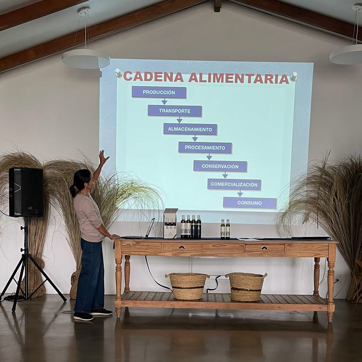 Olivares de Santa Laura, comprometido con las Buenas Prácticas de Manufactura para cumplir con los requisitos de calidad e inocuidad alimentaria, realizó la capacitación adecuada de su personal en el sistema HACCP. Agradecemos a la Ing. de Alimentos Mariana Vidal de Freitas.