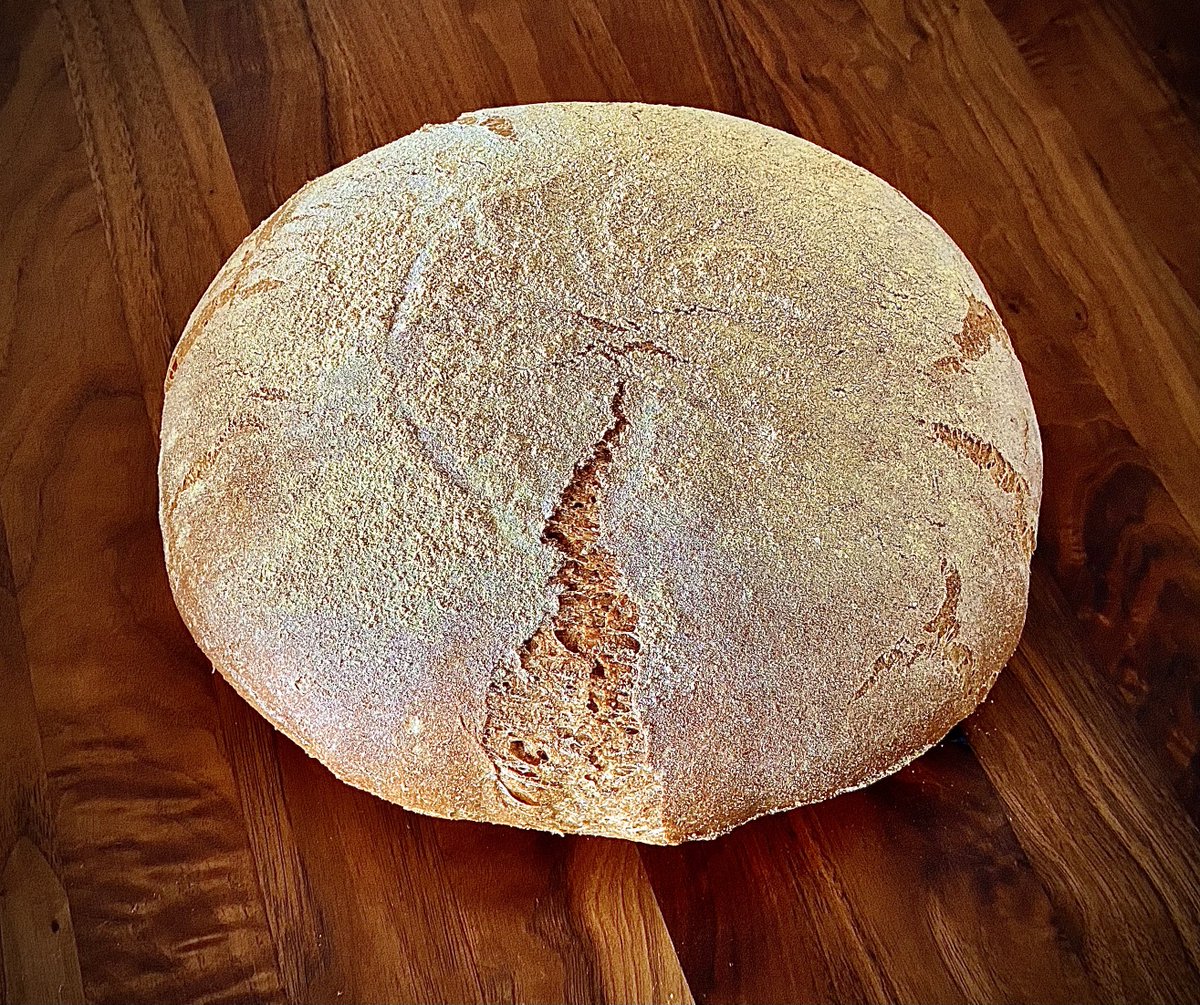 steschny's tweet photo. Heute im Hause #ClaSte ein neues #Brotrezept ausprobiert. Ein #Landbrot mit #Weizensauerteig. Die Probe steht noch aus. Zubereitungszeit: ca. 17h

#backenmitclaste #sauerteig #sauerteigbrot #sauerteigliebe #sauerteigbrotselbstgemacht https://t.co/Migr3fBzoO