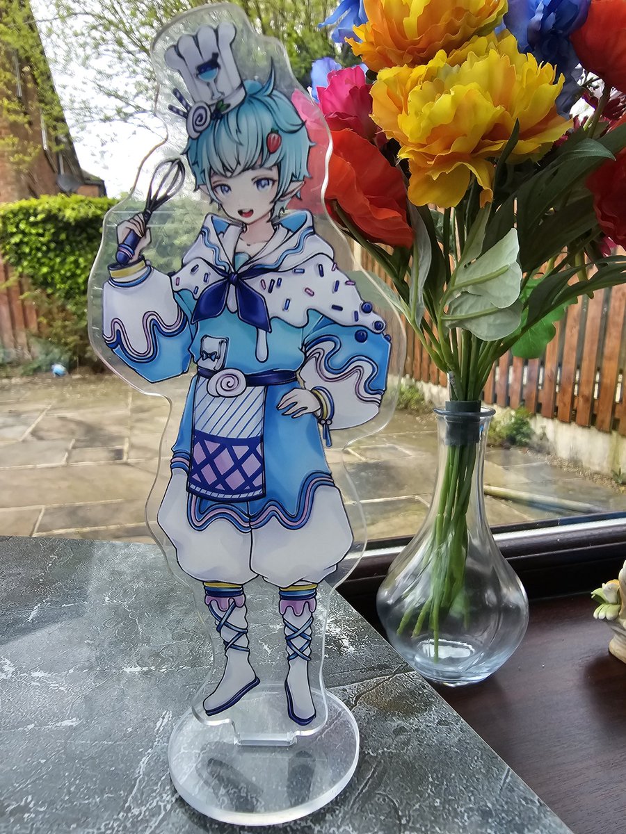 Woo wooo. We now have Leo Standees!!!