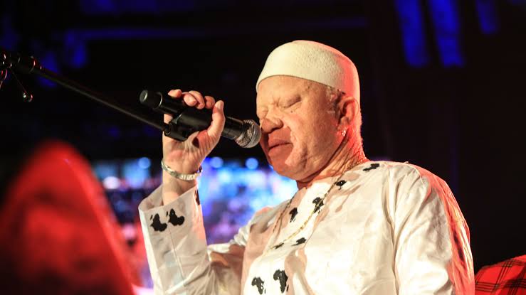 #NP  Ton Ton @SalifKeita 

on #TheKazbah981 with @oluwaseun_ro 
 
Listen Live: smoothlive.smooth981.fm:8000/smoothlivefm128
❤💙🤍

#Smooth981 #LoveMusic #LoveLife #SmoothFmLagos